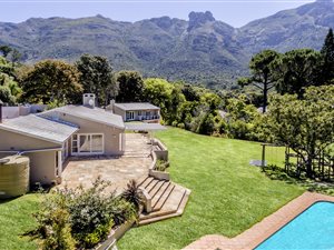 5 Bed House in Bishopscourt