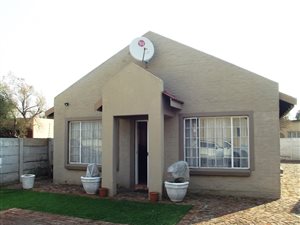 2 Bed Townhouse in Potchefstroom Central