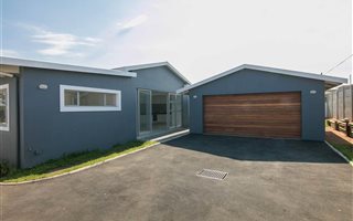 3 Bedroom House in Sheffield Beach