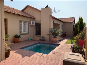 3 Bed Townhouse in Thatchfield
