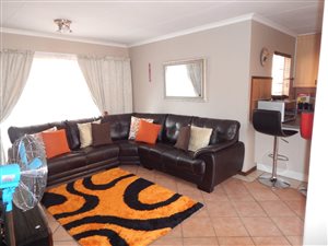 2 Bed Townhouse in Mooikloof Ridge