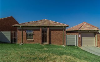 3 Bedroom House in Rooihuiskraal