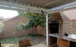 2 Bedroom Townhouse in Magalieskruin
