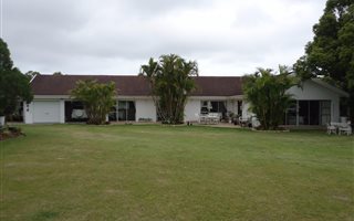8 ha Farm in Cove Rock
