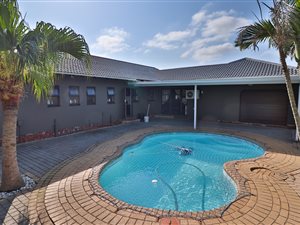 4 Bed House in Meerensee
