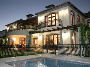 6 Bed House in Silver Lakes Golf Estate