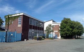 3745 m² Commercial space in Park Central