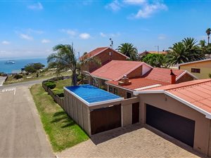 4 Bed House in Mossel Bay Central