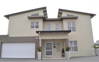 4 Bedroom House in Sunset Estate