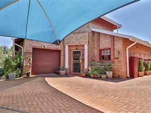 4 Bed House in White River Central