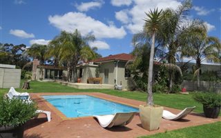 2 ha Farm in Paarl