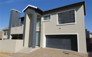 3 Bedroom House in Candlewoods Estate