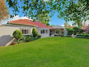 4 Bed House in Greenside