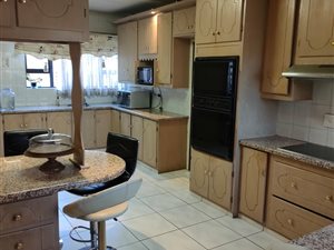 5 Bed House in Dewalt Hattingh Park