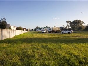 702 m² Land available in King George Park