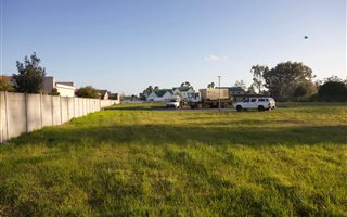 702 m² Land available in King George Park