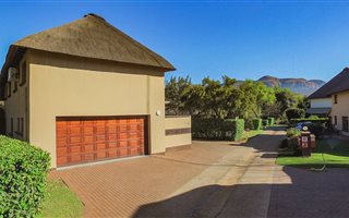 4 Bedroom Townhouse in Club Nautique