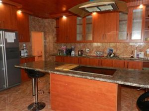 4 Bed House in Riviera