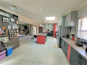 5 Bed House in Presidents Dam