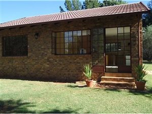 2 Bed Garden Cottage in Bredell AH