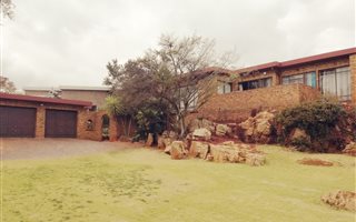 4 Bedroom House in Kloofendal