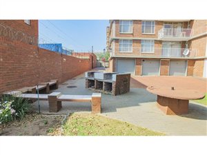 3 Bed Apartment in Rietfontein