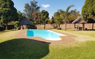 2 Bedroom Townhouse in Zwartkop