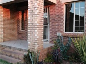 2 Bed Townhouse in Mooikloof Ridge