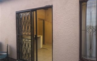1 Bedroom Garden Cottage in Birch Acres