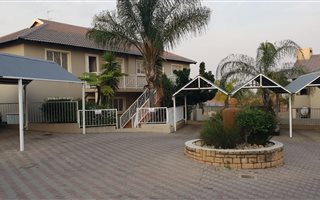 2 Bedroom Simplex in Moreleta Park