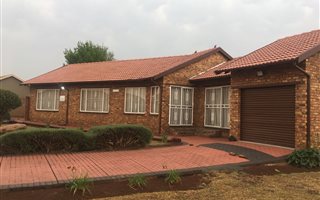 3 Bedroom House in Vosloorus South