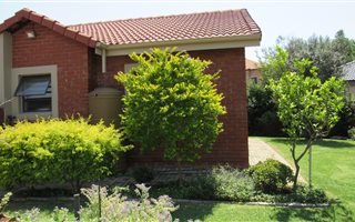 2 Bedroom Townhouse in Silver Lakes Golf Estate