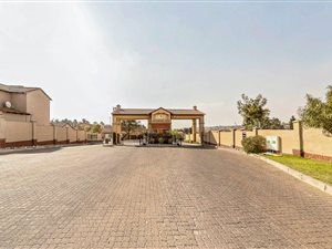 2 Bed Cluster in Bloubosrand