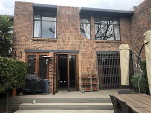 3 Bed Duplex in Maroelana