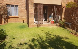 2 Bedroom Townhouse in Mooikloof Ridge