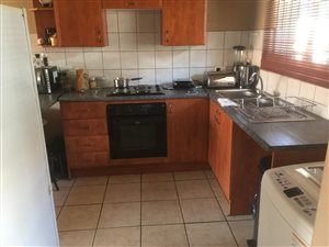 1 Bed Apartment in Rooihuiskraal North