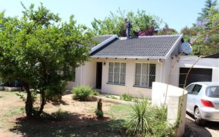 2 Bedroom House in Bromhof