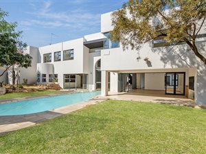 5 Bed House in Dainfern