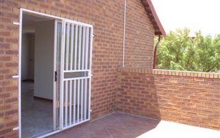 2 Bedroom Apartment in Rooihuiskraal
