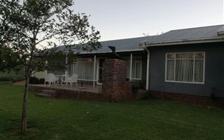 4 Bedroom House in Trompsburg
