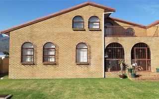 4 Bedroom House in Pringle Bay