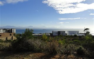 729 m² Land available in De Bakke