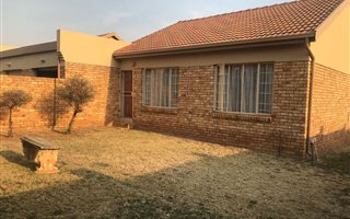 2 Bedroom Simplex in Rooihuiskraal