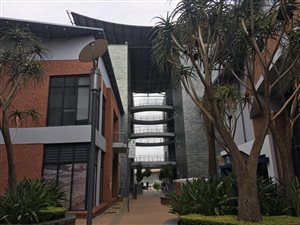 283 m² Commercial space in Die Hoewes