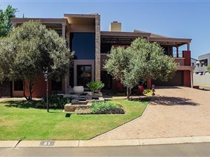 6 Bed House in Ebotse Estate