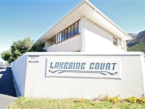 2 Bed Apartment in Lakeside