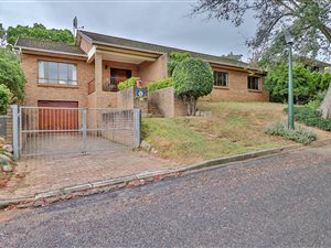 3 Bed House in Onder Papegaaiberg