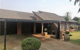 4 Bedroom House in Dennesig