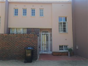 3 Bed Townhouse in Florida Hills