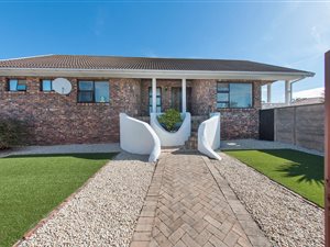 3 Bed House in Gelvan Park